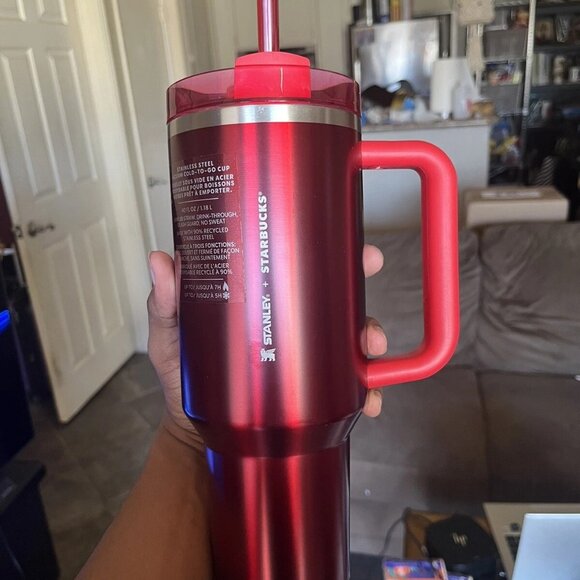 Starbucks x Stanley 2023 Holiday Red 40oz Tumbler – Limited Edition (Cup in Hand - Picture 2 of 4